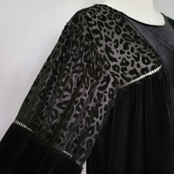 Umgee Black Velvet Peasant Burnout Animal Print Top Sz L NEW Holiday Christmas - Picture 5 of 13